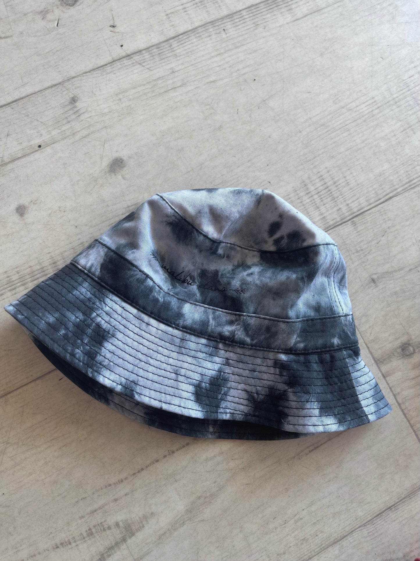 Malibu Dana Bucket Hat - Black Tie Dye